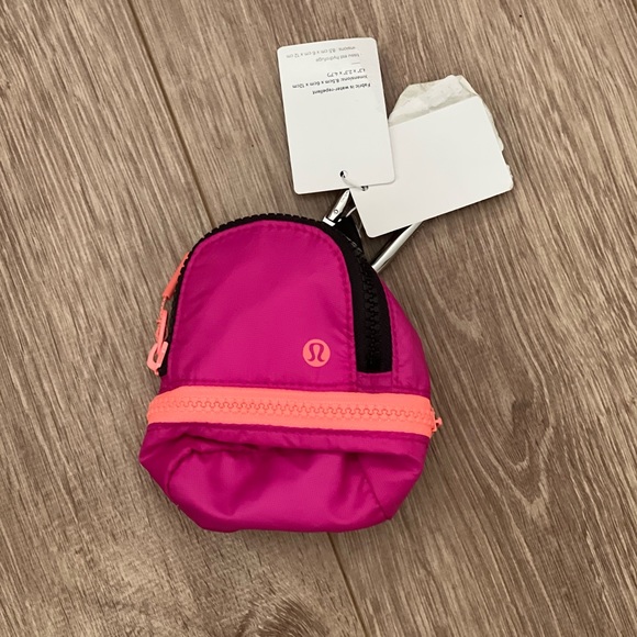 Lululemon adventure backpack nano clip - 💜💗 pairs with Sonic Pink belt bag - Picture 6 of 7